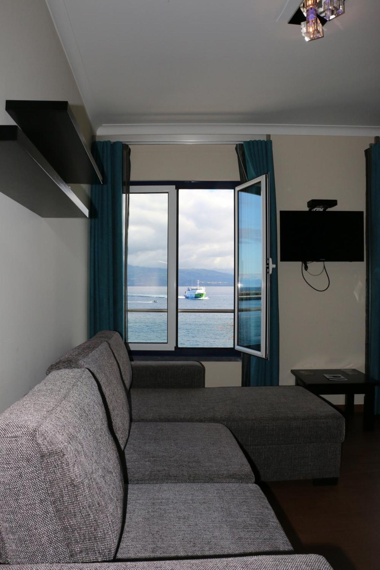 Apartamentos Kosmos Horta  Rum bild