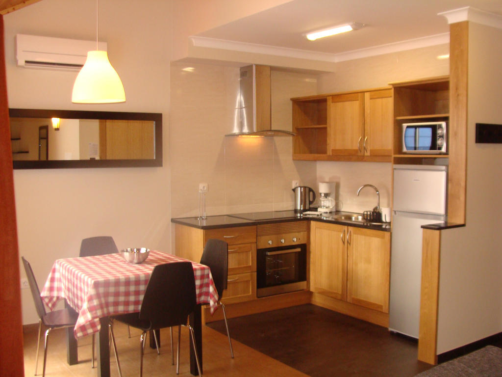 Apartamentos Kosmos Horta  Rum bild