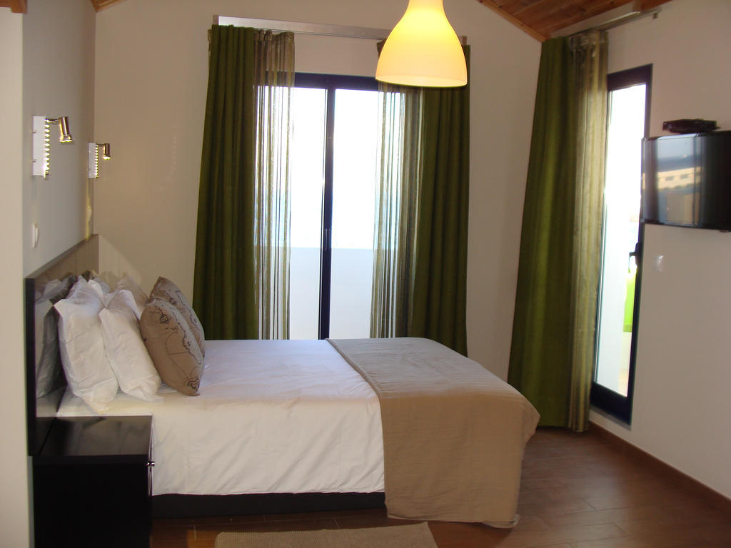 Apartamentos Kosmos Horta  Rum bild