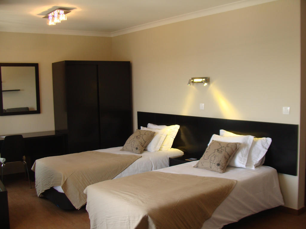 Apartamentos Kosmos Horta  Rum bild