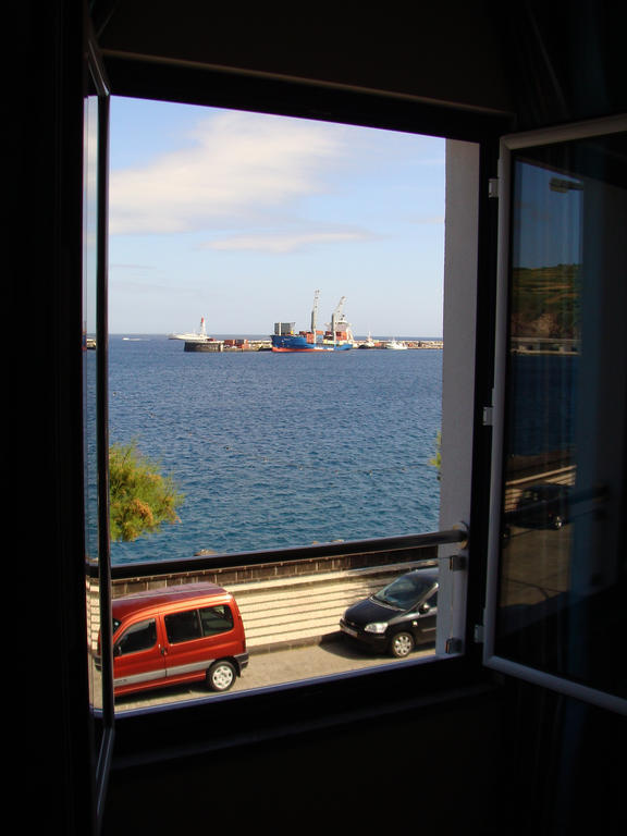Apartamentos Kosmos Horta  Rum bild