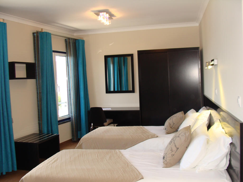 Apartamentos Kosmos Horta  Rum bild